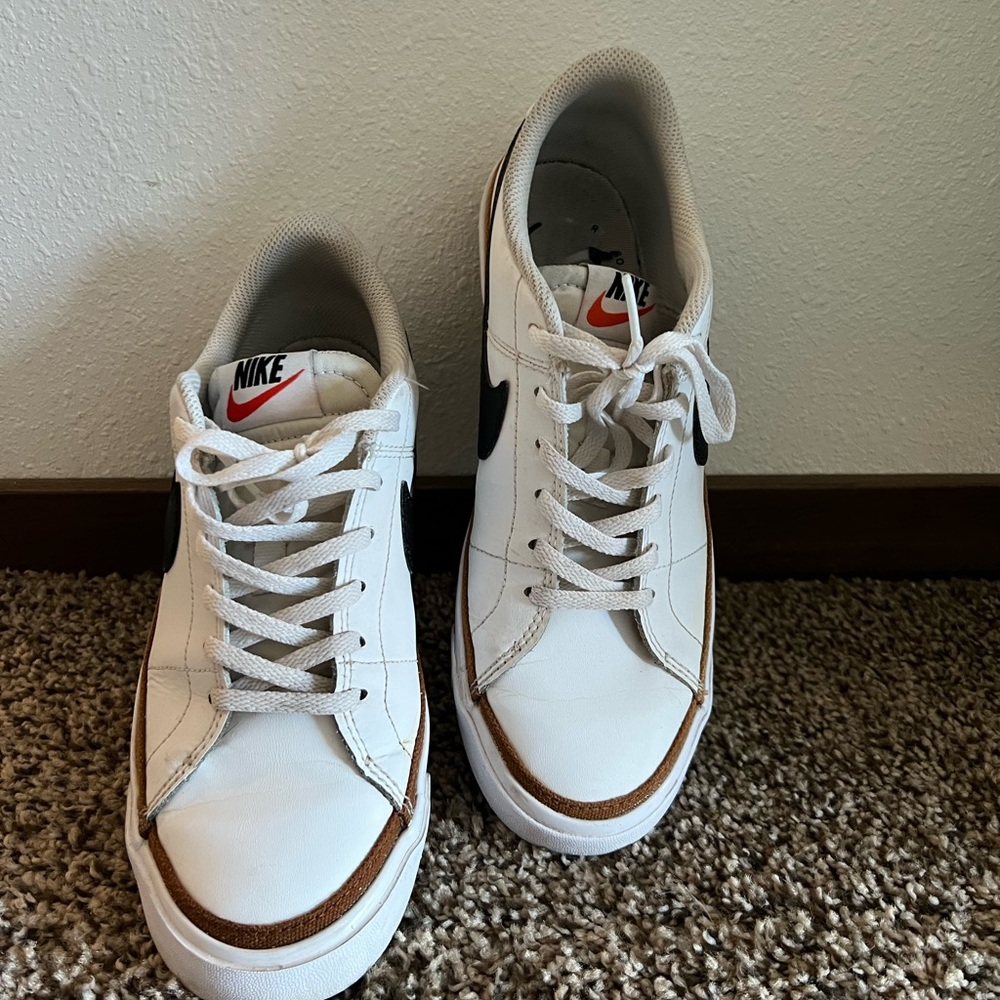 Nike Women’s White and Brown Casual Sneakers